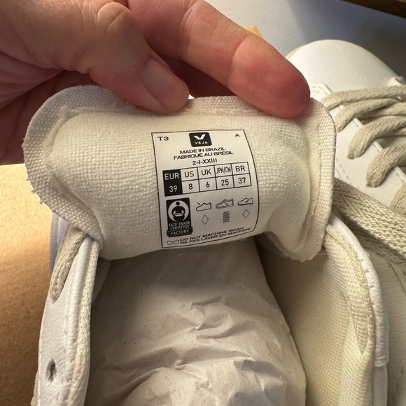 VEJA sneakers BNIB - Picture 6 of 9